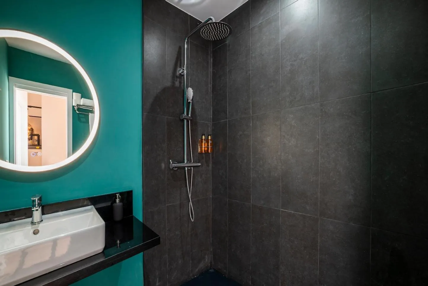 Slow Suites Salvador Seville Apartment