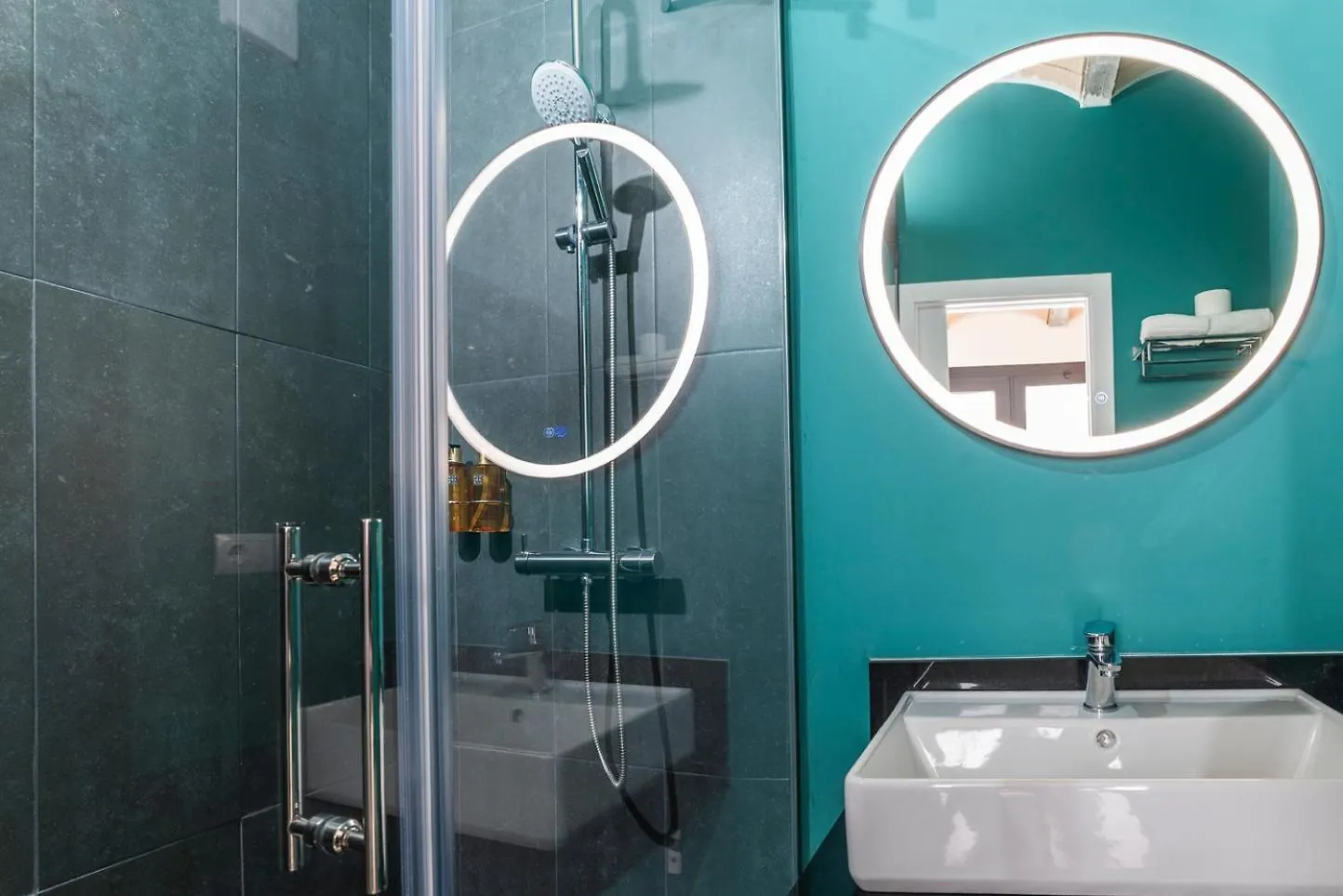 Slow Suites Salvador Sevilla Spanje